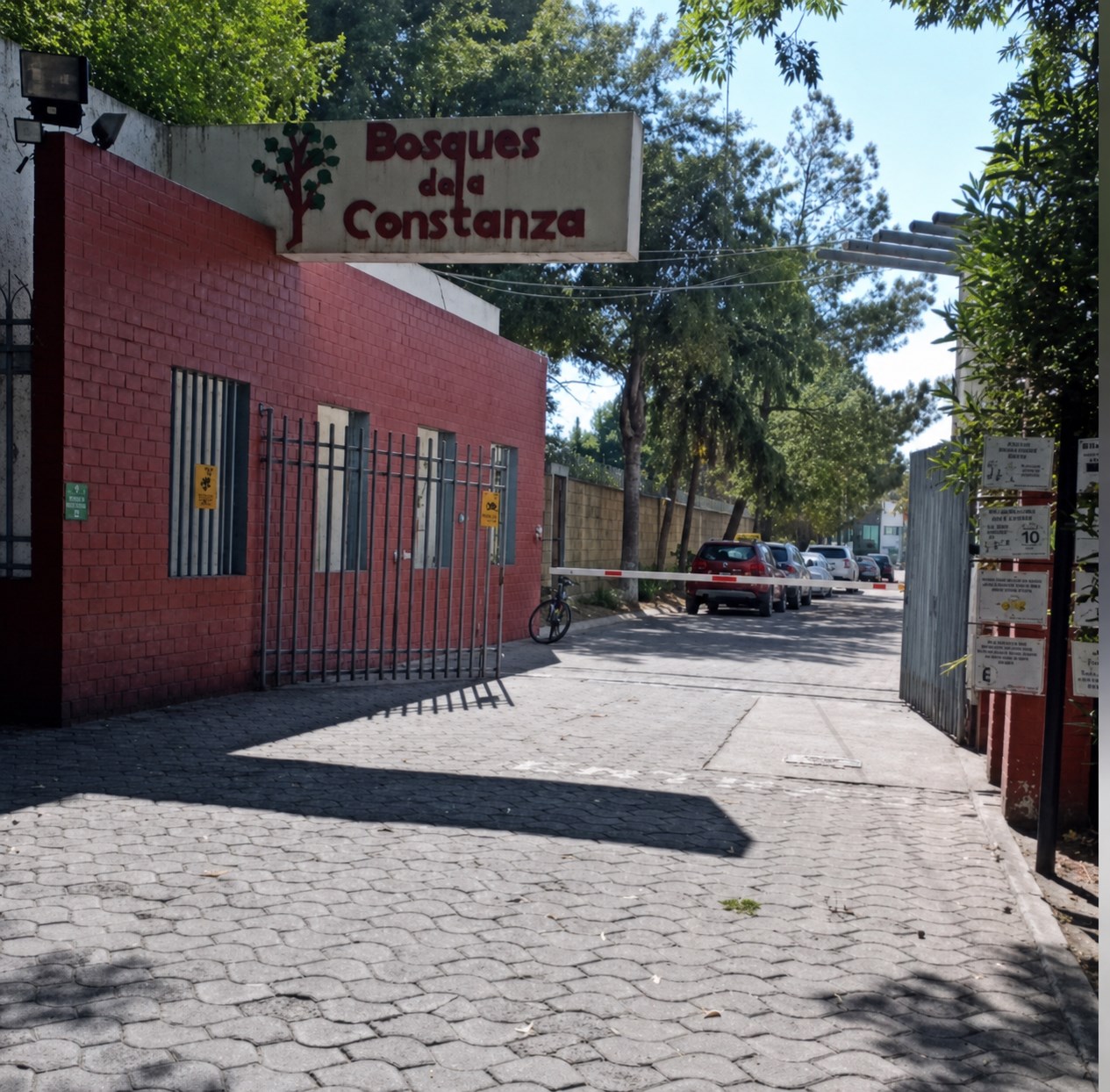 Acceso principal del Fraccionamiento Bosques de la Constanza